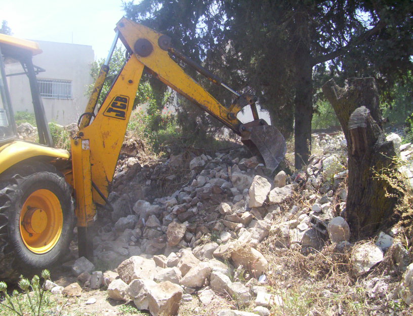 Cleaning the land for the wall