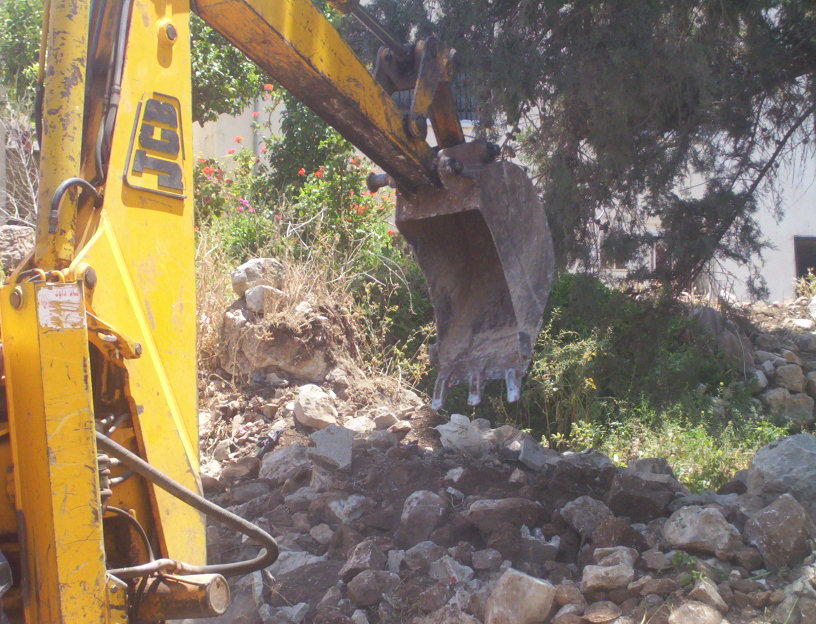 Cleaning the land for the wall